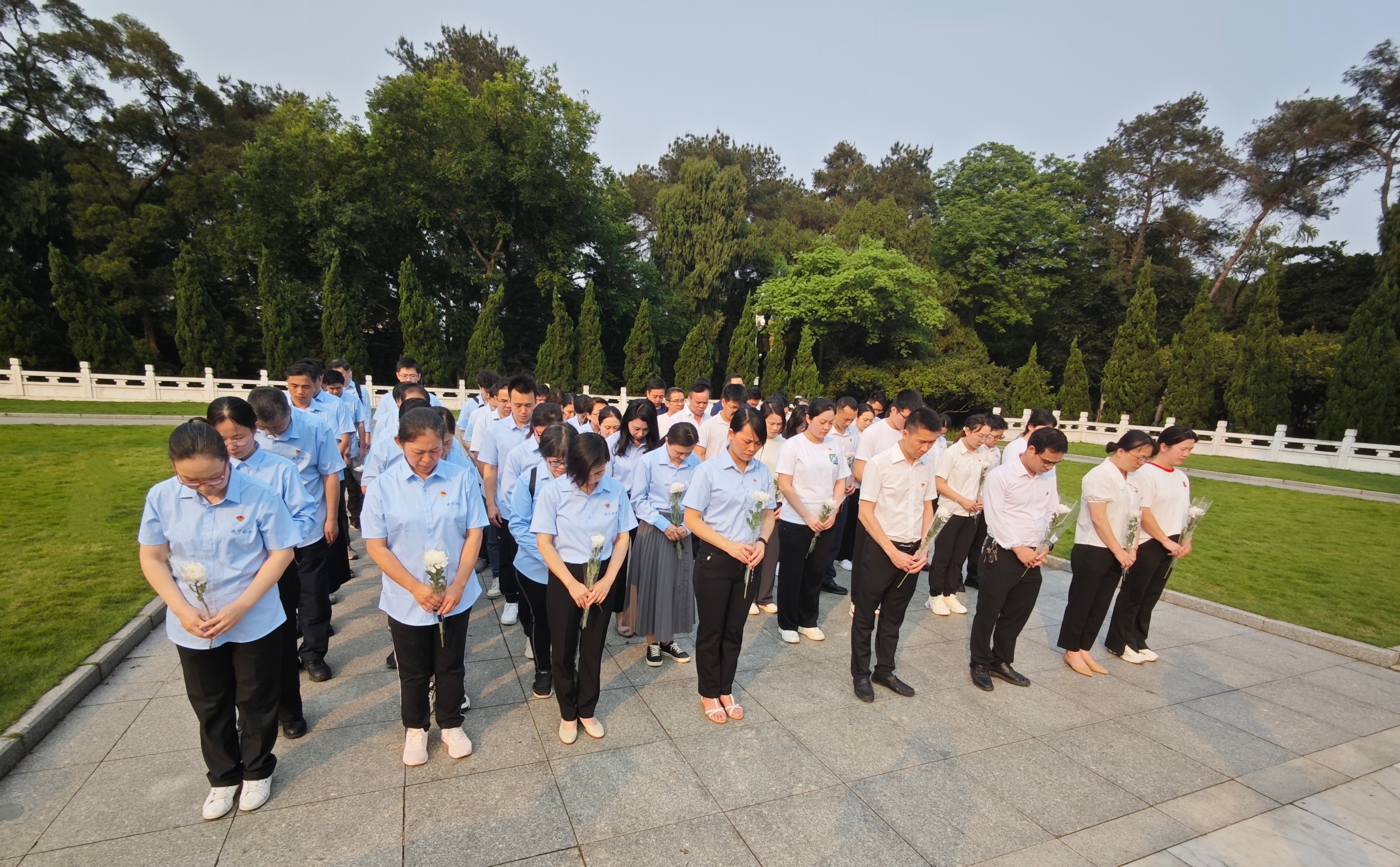 市排水公司黨總支、南寧建康環(huán)保公司黨支部 聯(lián)合開展“學(xué)黨史憶英烈 祭忠魂守初心” 主題黨日活動(dòng)